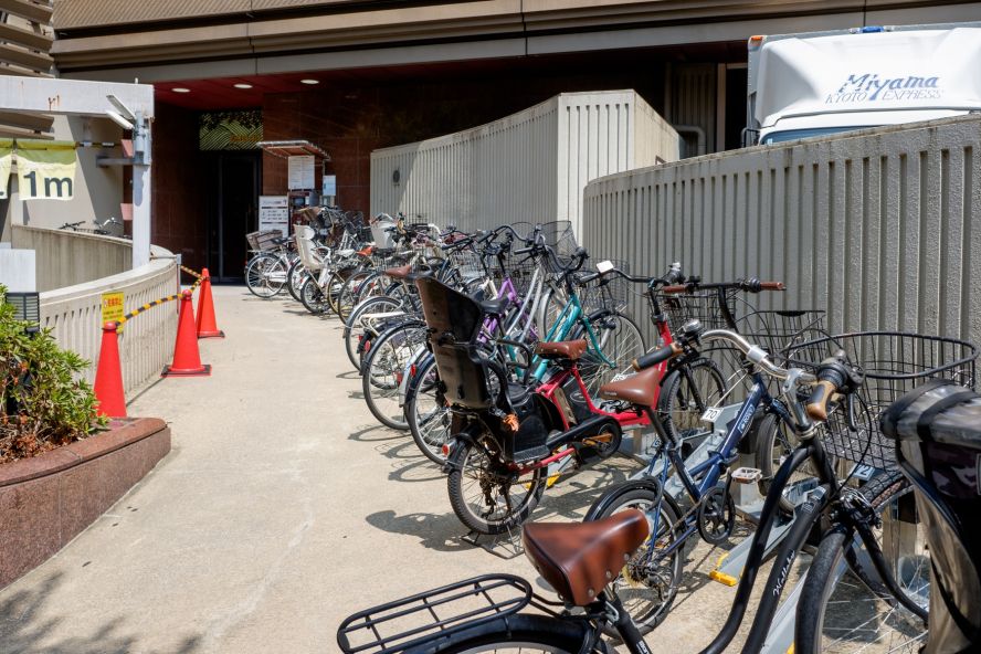 Kurutto Parking Avanti Building
