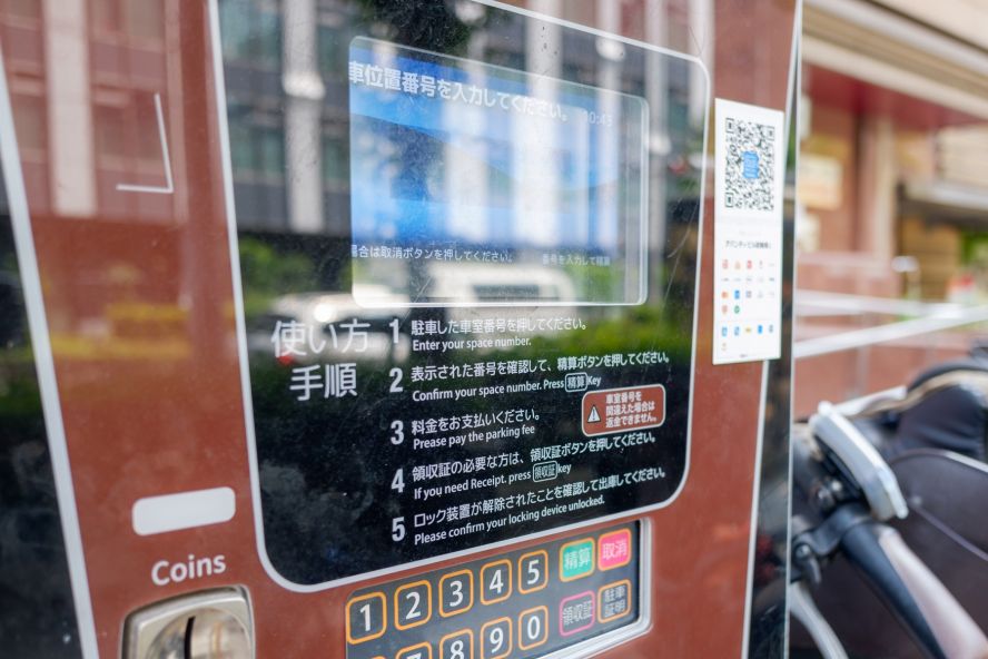 Kurutto Parking Avanti Building