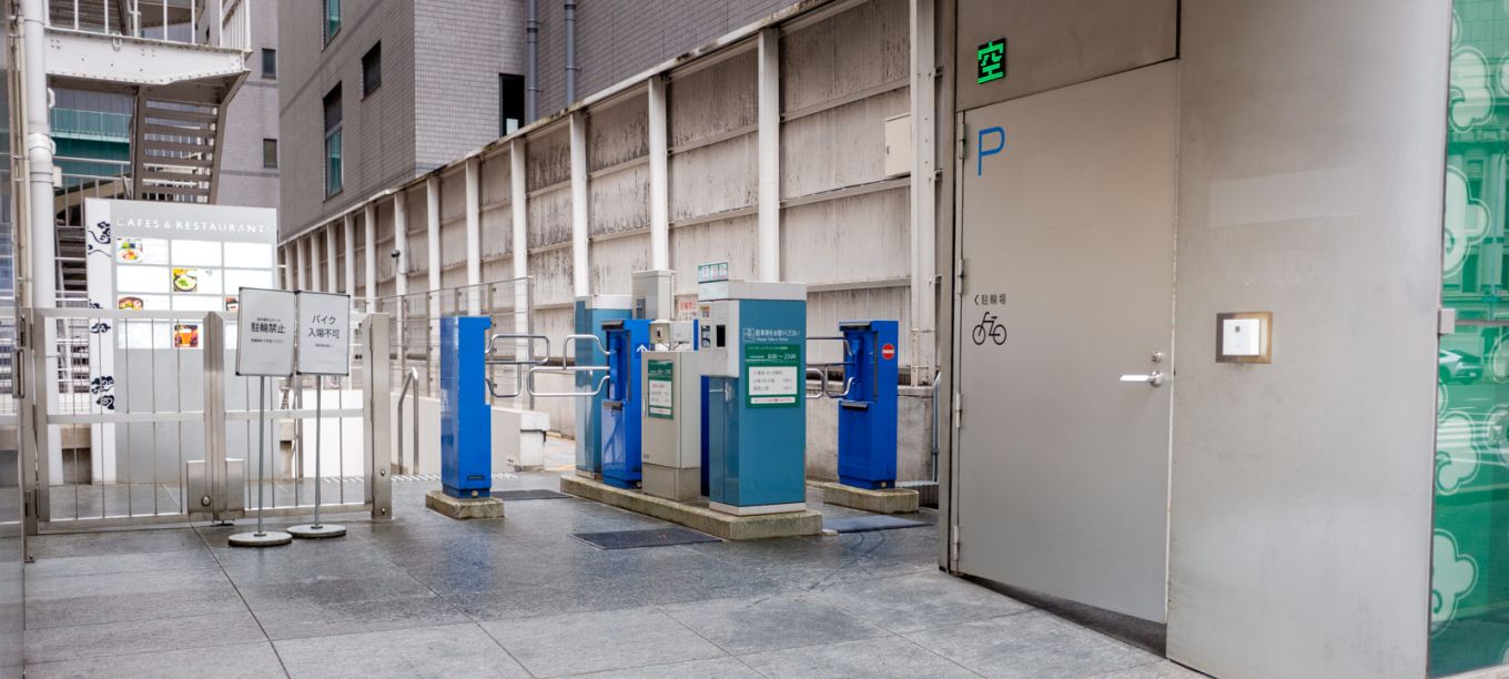 COCON KARASUMA bicycle parking lot